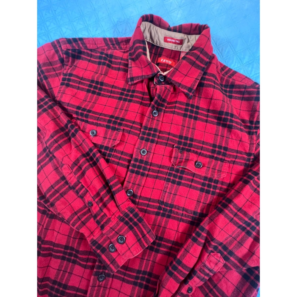 IZOD Highland Twill Mens Medium Red Black Plaid Button Down Flannel Shirt 880
